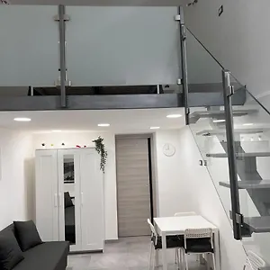 Emilyhouse , Aeroporto di Catania Fontana Rossa Italia
