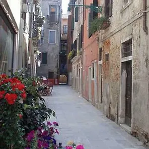 Ca' San Silvestro 2 Terrazze Nel Cuore Di Apartment Venice